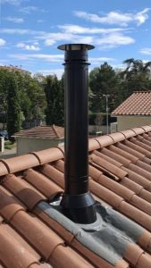 Création de la sortie de toit avec chapeau anti volatil