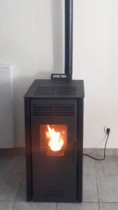 Réalisation des essais nécessaires pour s'assurer du bon fonctionnement du poêle à bois INVICTA