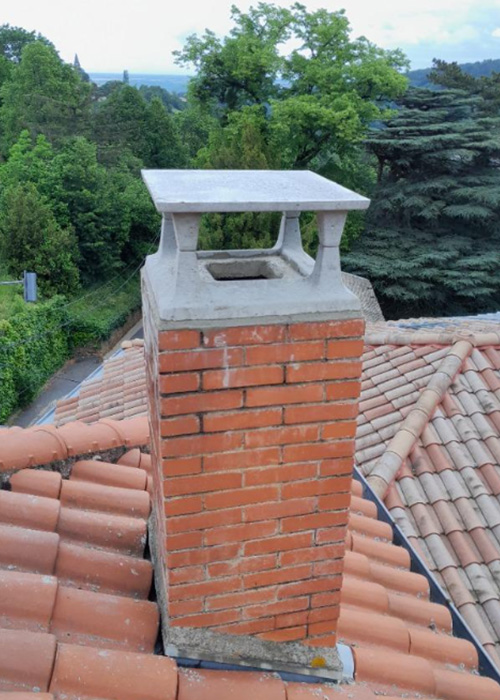 pose-chapeau-cheminée-béton-anti-pluioe