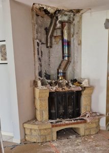 travaux mur démontage cheminee foyer ouvert