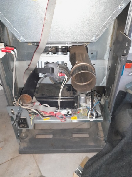 Photo moteur poêle granulés EDILKAMIN avant nettoyage_2