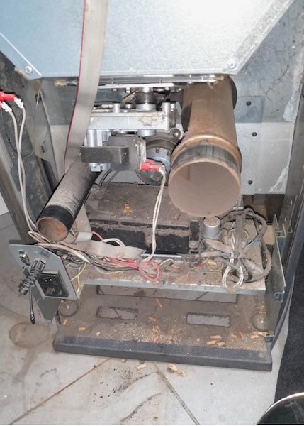 Photo moteur poêle granulés EDILKAMIN avant nettoyage_2